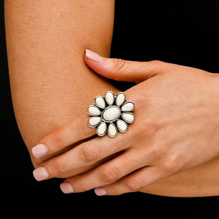 West&amp;Co Adjustable Ivory Flower Cluster Ring