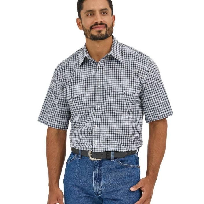 Wrangler Men's Short Sleeve Wrinkle Resistant Classic Fit Shirt- Blue/Black