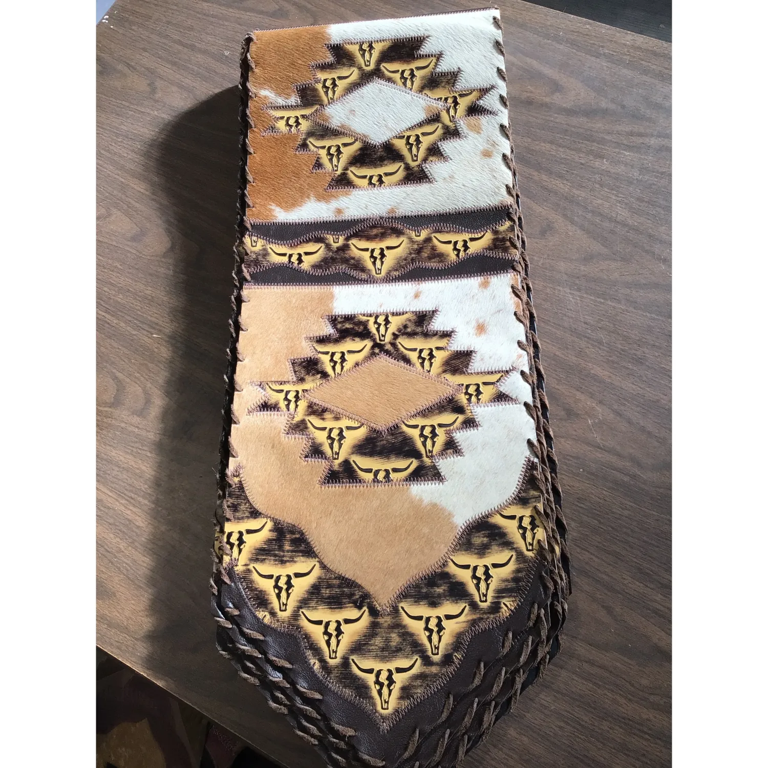 D2W Trading Navajo with Longhorn Details Table Runner, Colour: Fringed, Size: L