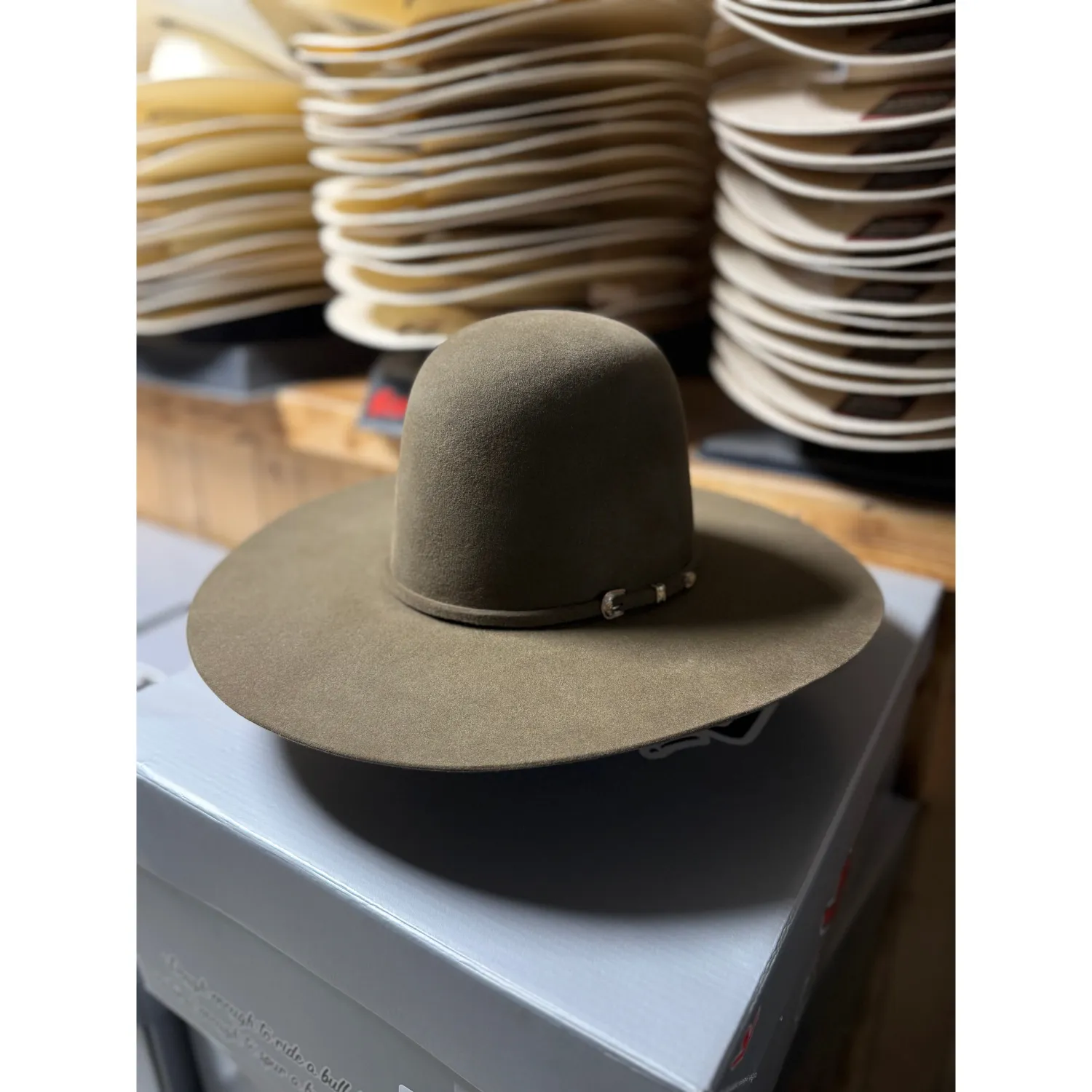PROHATS Bronze Series-Pecan, Crown: Open, Size: 7