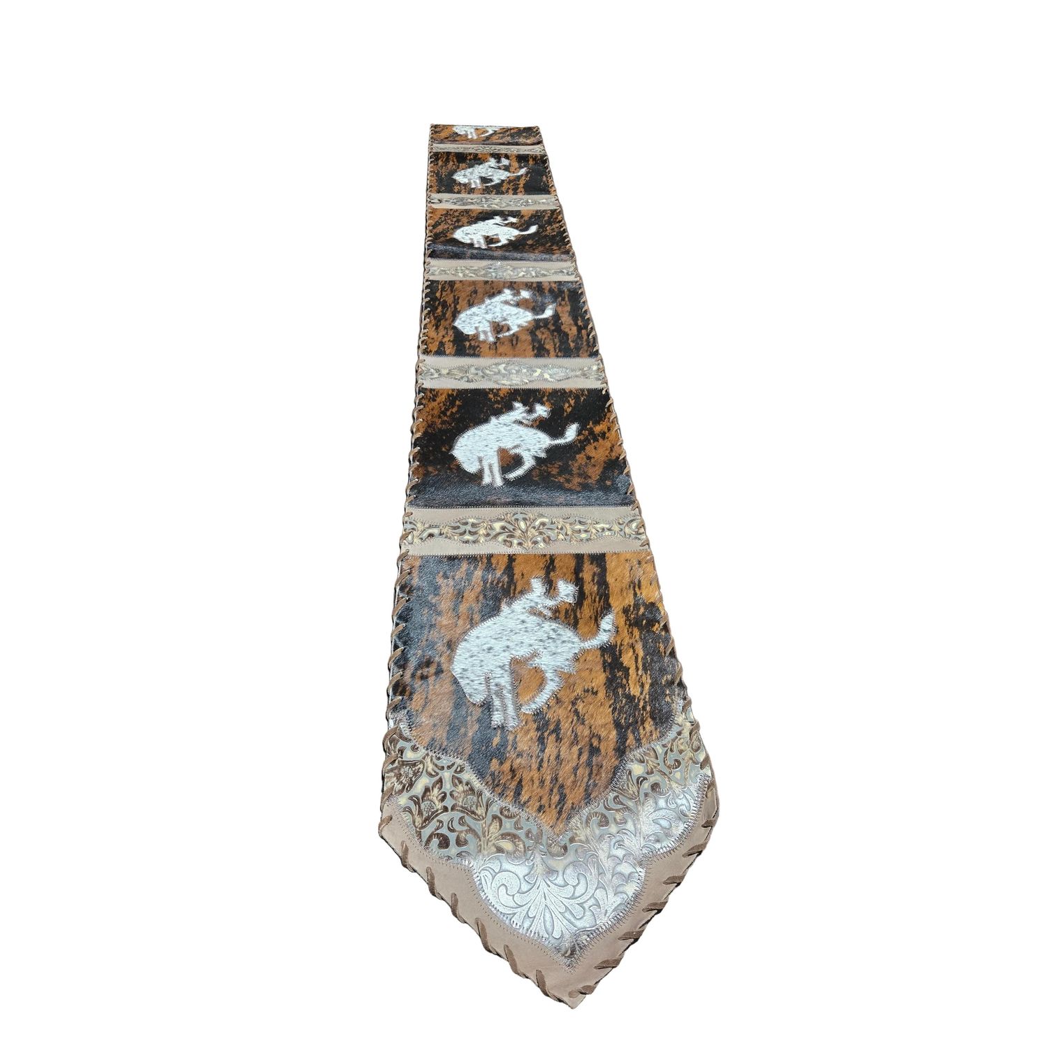 D2W Trading Table Runner Model 2 Bucking Horse w Details Floral Tan Laced Border