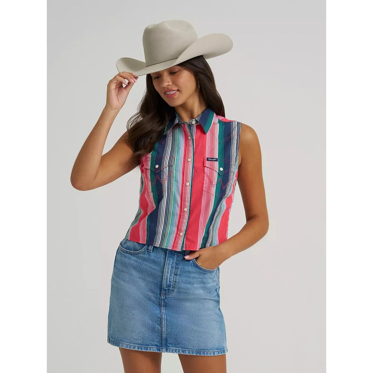 Wrangler Women's Striped Sleeveless Snap Shirt - Pink/White