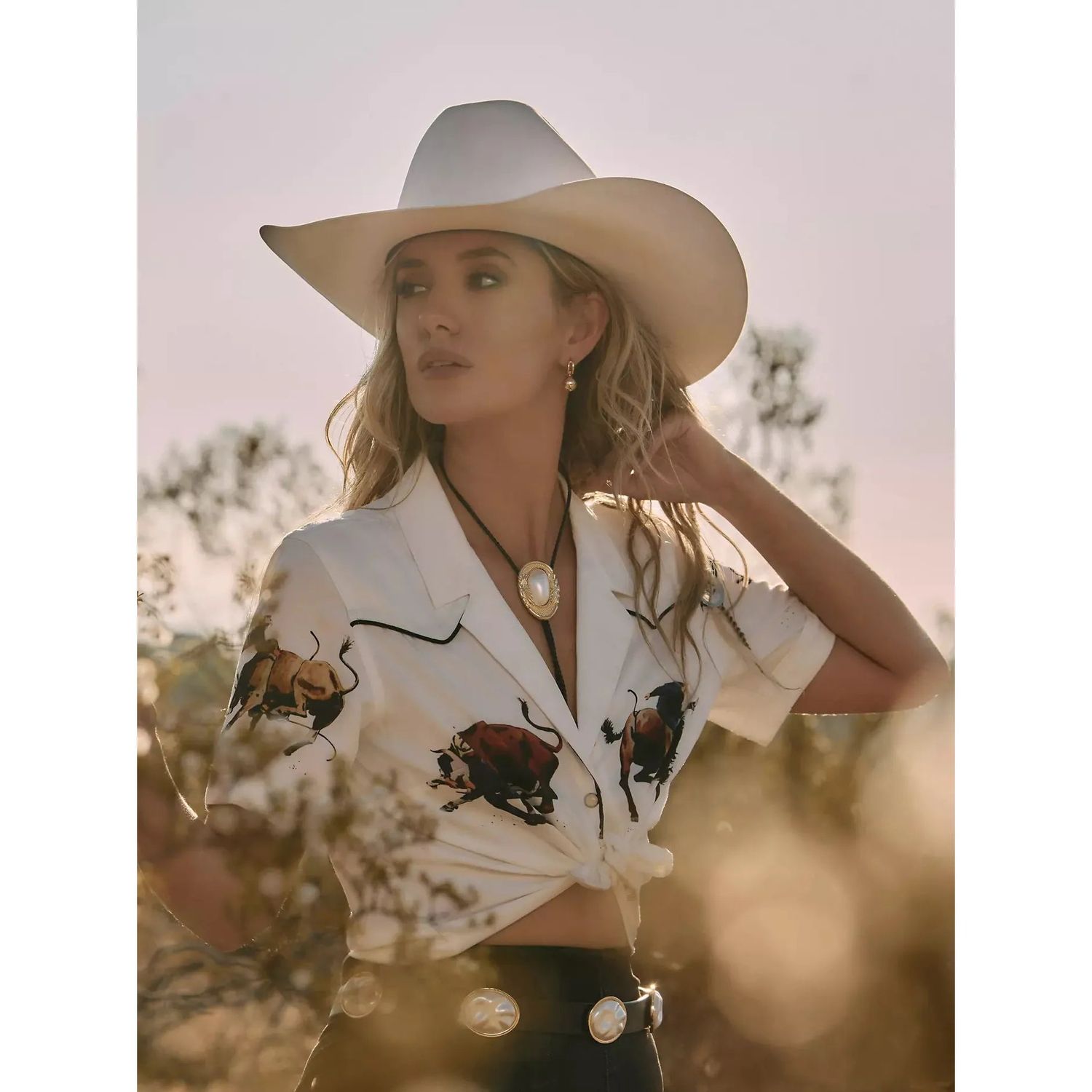 Wrangler Women's Lainey Wilson Short Sleeve Cropped Camp Shirt- White