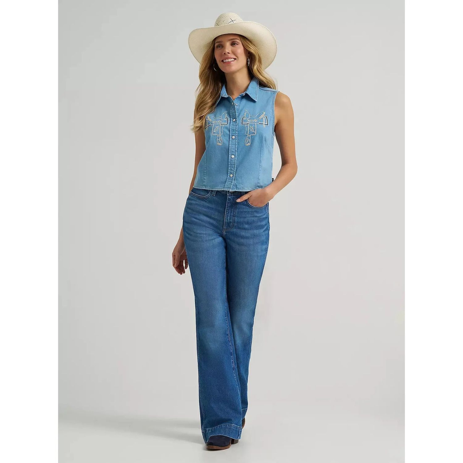 Wrangler Women's Saddle Embroidered Denim Sleeveless Snap Shirt - Light Denim