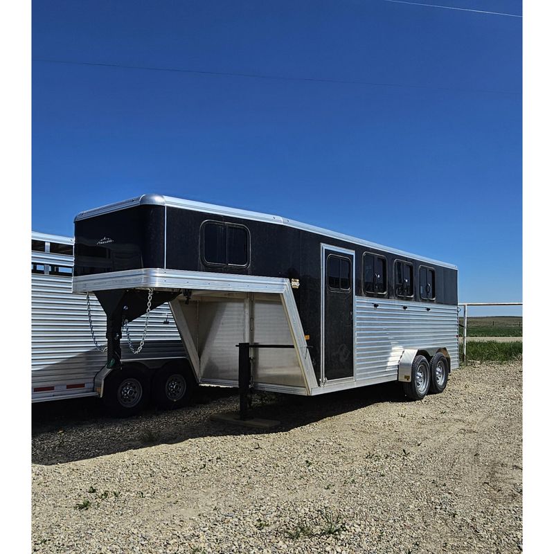 2025 High Country 3-Horse Gooseneck