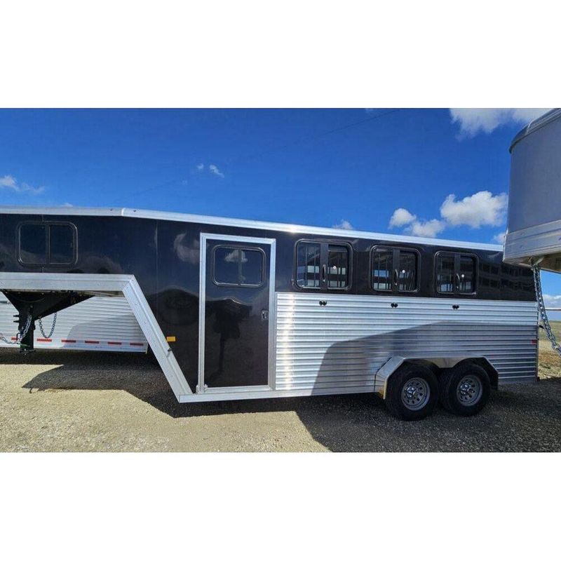 2025 High Country 3-Horse Gooseneck