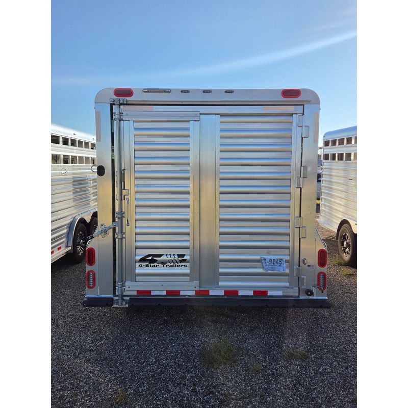 2027 4-Star 28' Stock Combo - 44335 **PENDING SALE**