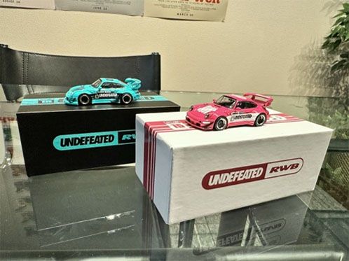 RWB x Undefeated model car Blue &amp; Pink Set