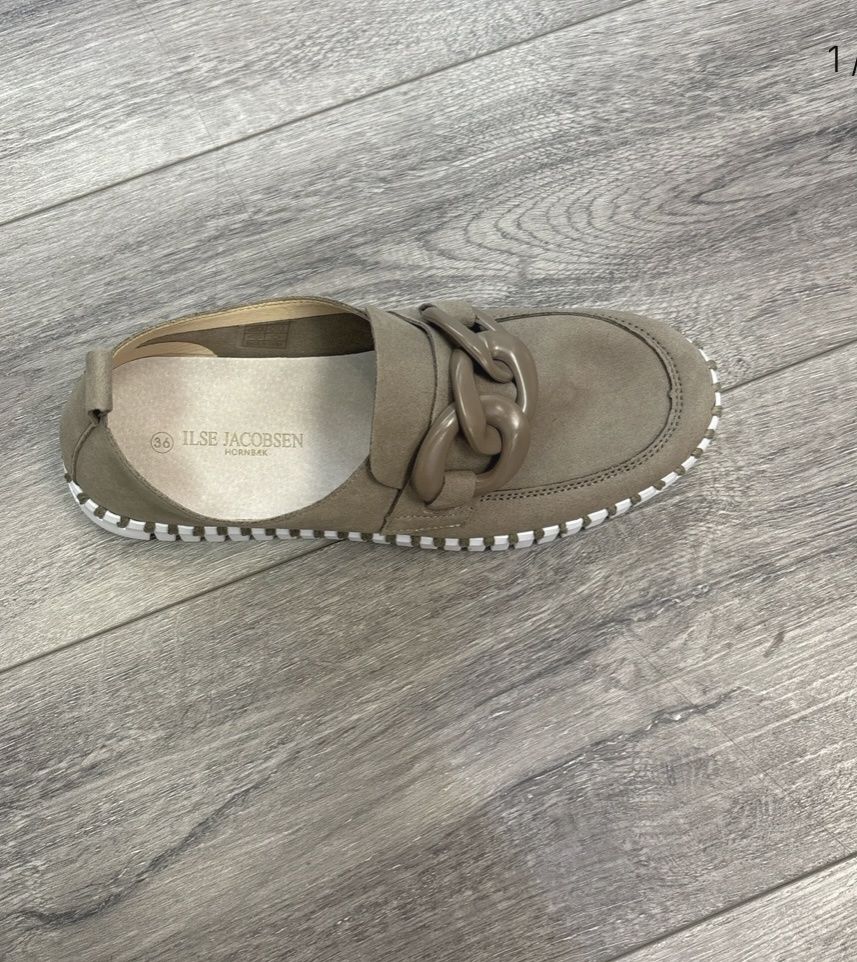 Flats Falcon Loafers, Size: 36