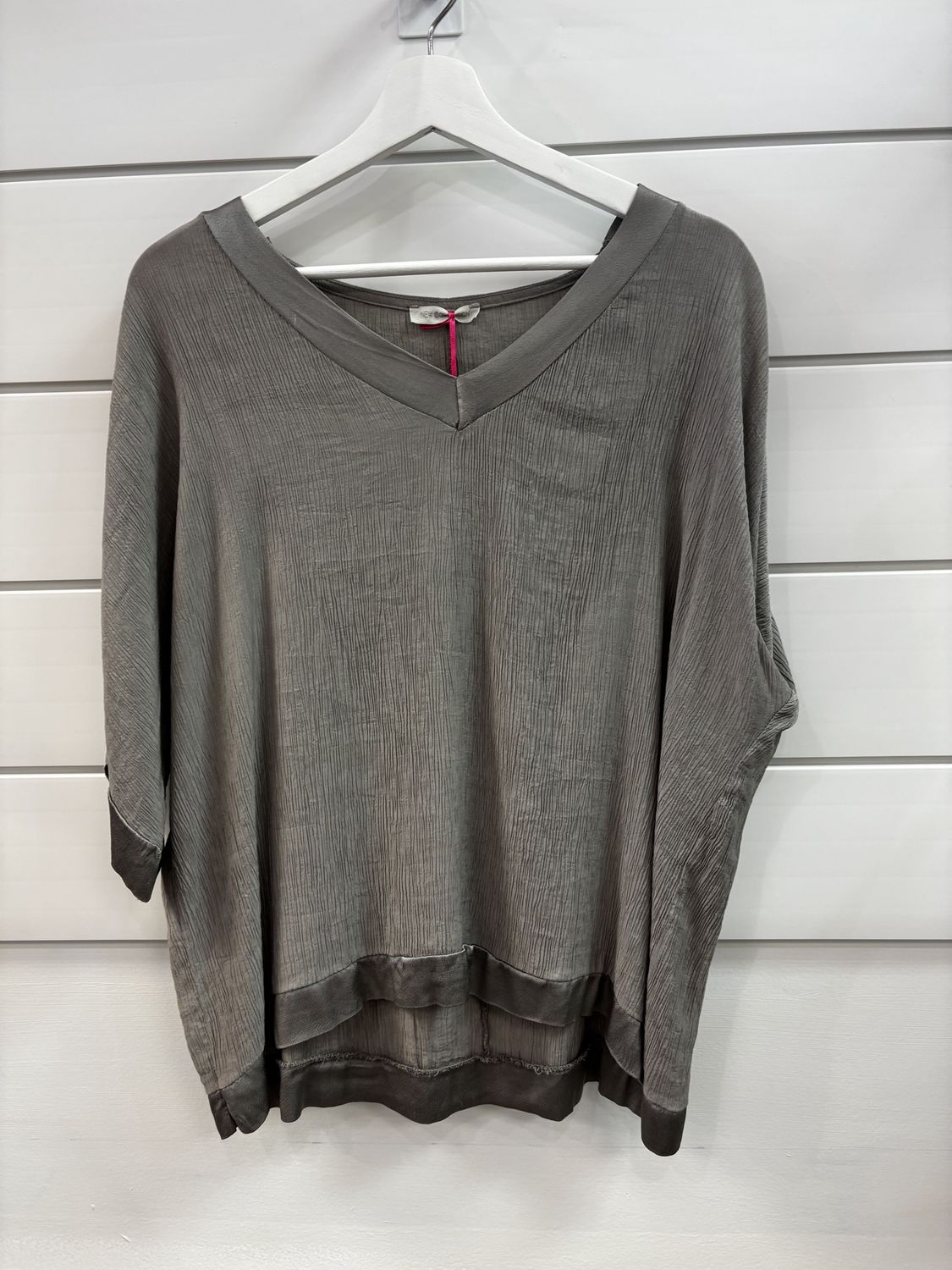 Vneck Top -One Sizem-Taupe, Colour: Taupe