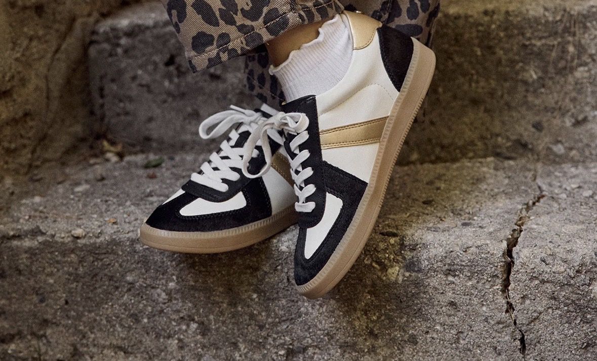 Zayne Black and Gold Sneakers, Size: 7