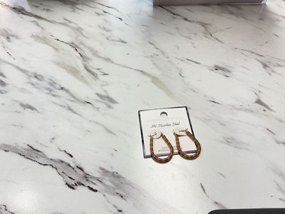 Stainless steel gold earrings with texture