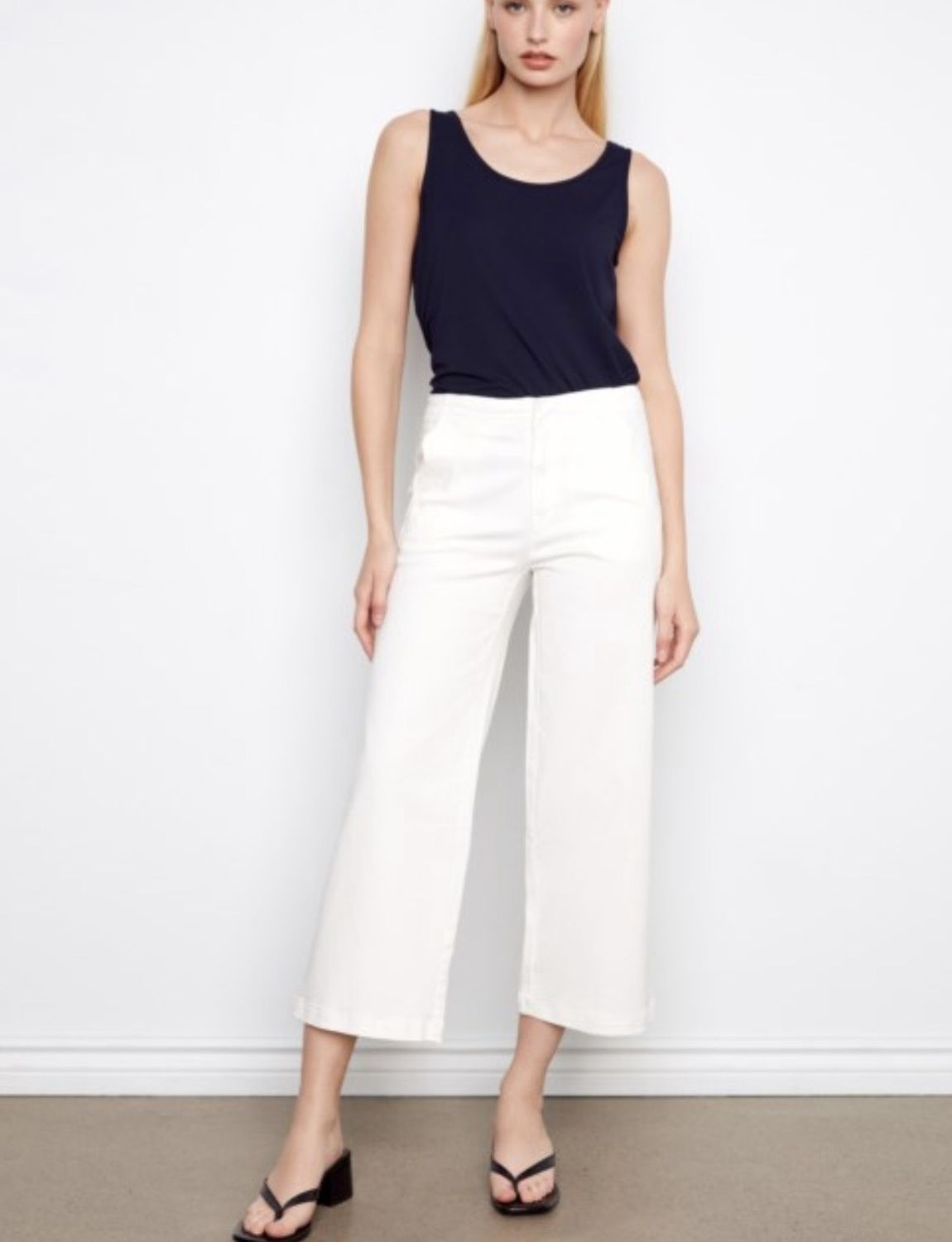 White wide leg twill pants with scallop edges, Size: 4