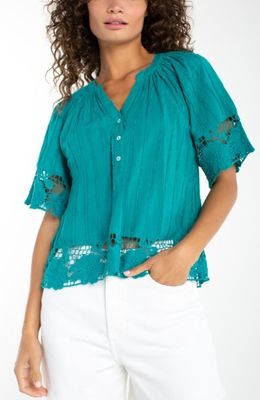 short sleeve woven top w/ lace