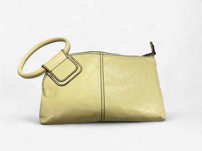 Sable Wristlet Butter Yellow