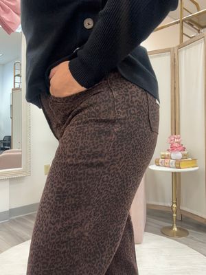 Leopard print cropped wide leg stretched twill pants
