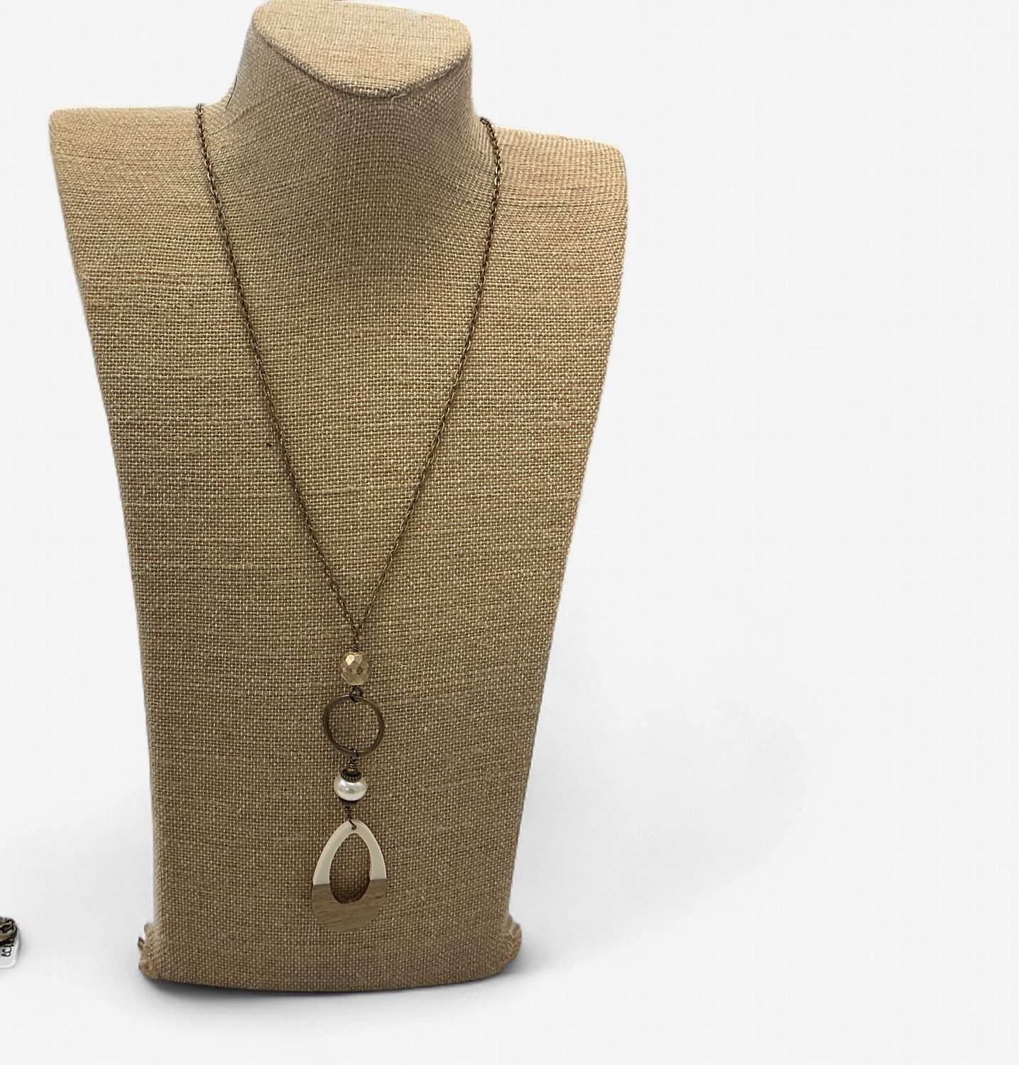 CC25 wood necklace