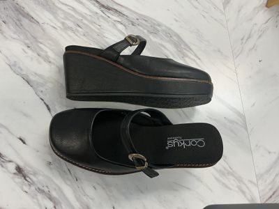 Black Wedge