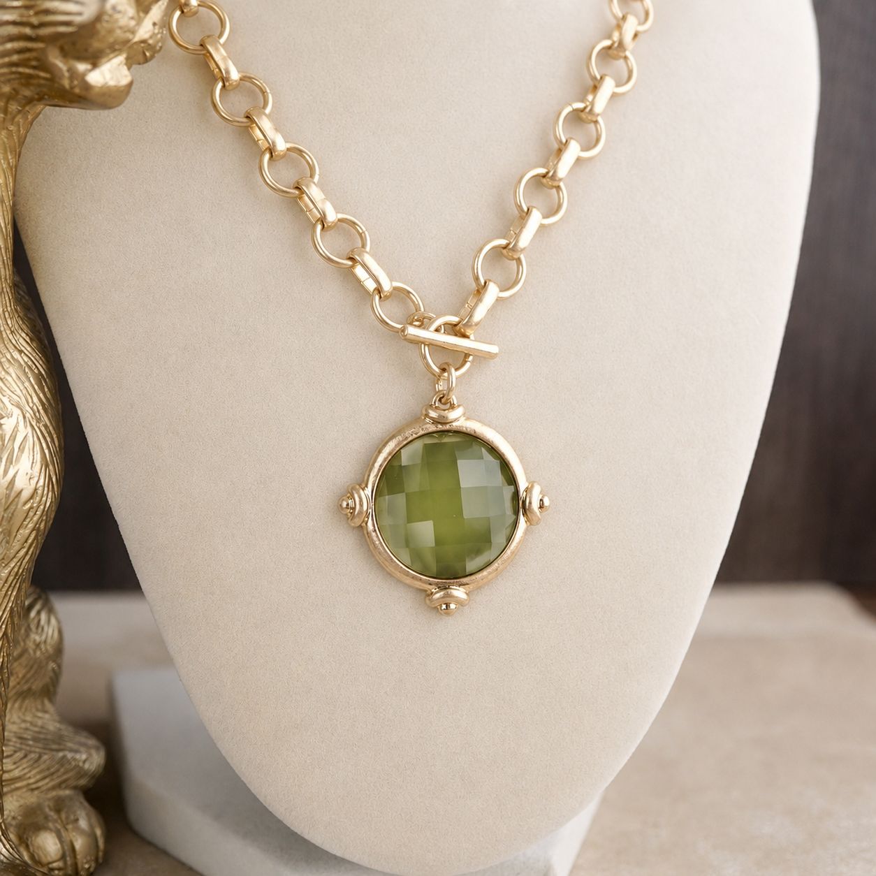 Gold Toggle Pendant Chain Necklace – Color Stone Glow, Color: Olive Glow