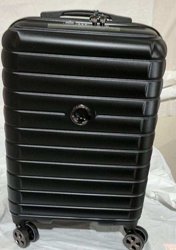 Delsey Paris Hard Shell Carry-On – Black – TSA Lock – 4 Spinner Wheels like new