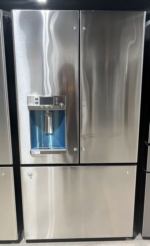 Café 22 Cu Ft Counter Depth Smart French Door Refrigerator w/ Hot Water – Stainless