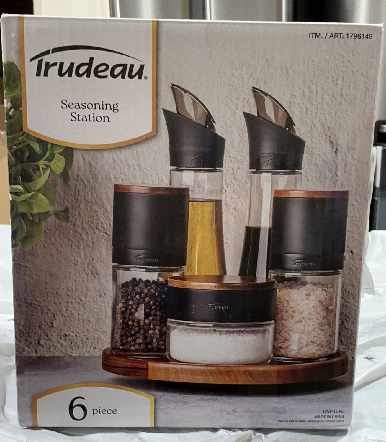 Trudeau 6-Piece Seasoning Station Set with Oil &amp; Vinegar Bottles like new