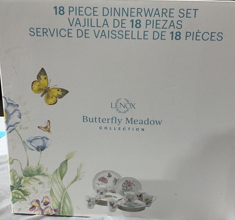 Lenox Butterfly Meadow 18-Piece Dinnerware Set – like new