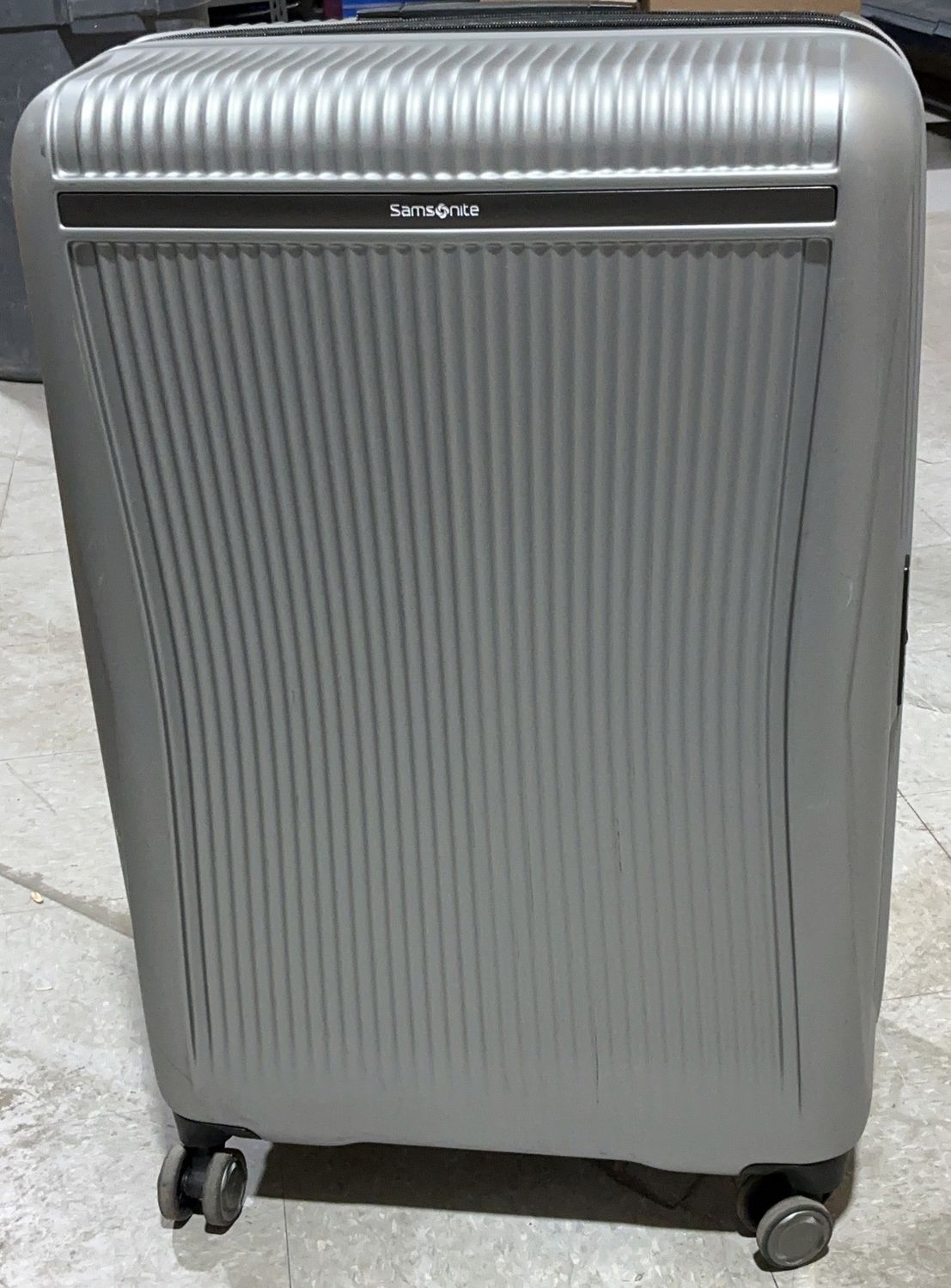 Samsonite Hardside Spinner Luggage – Large Checked Suitcase – Silver – Open Box Good Condition