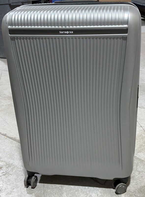 Samsonite Hardside Spinner Luggage – Large Checked Suitcase – Silver – Open Box Good Condition