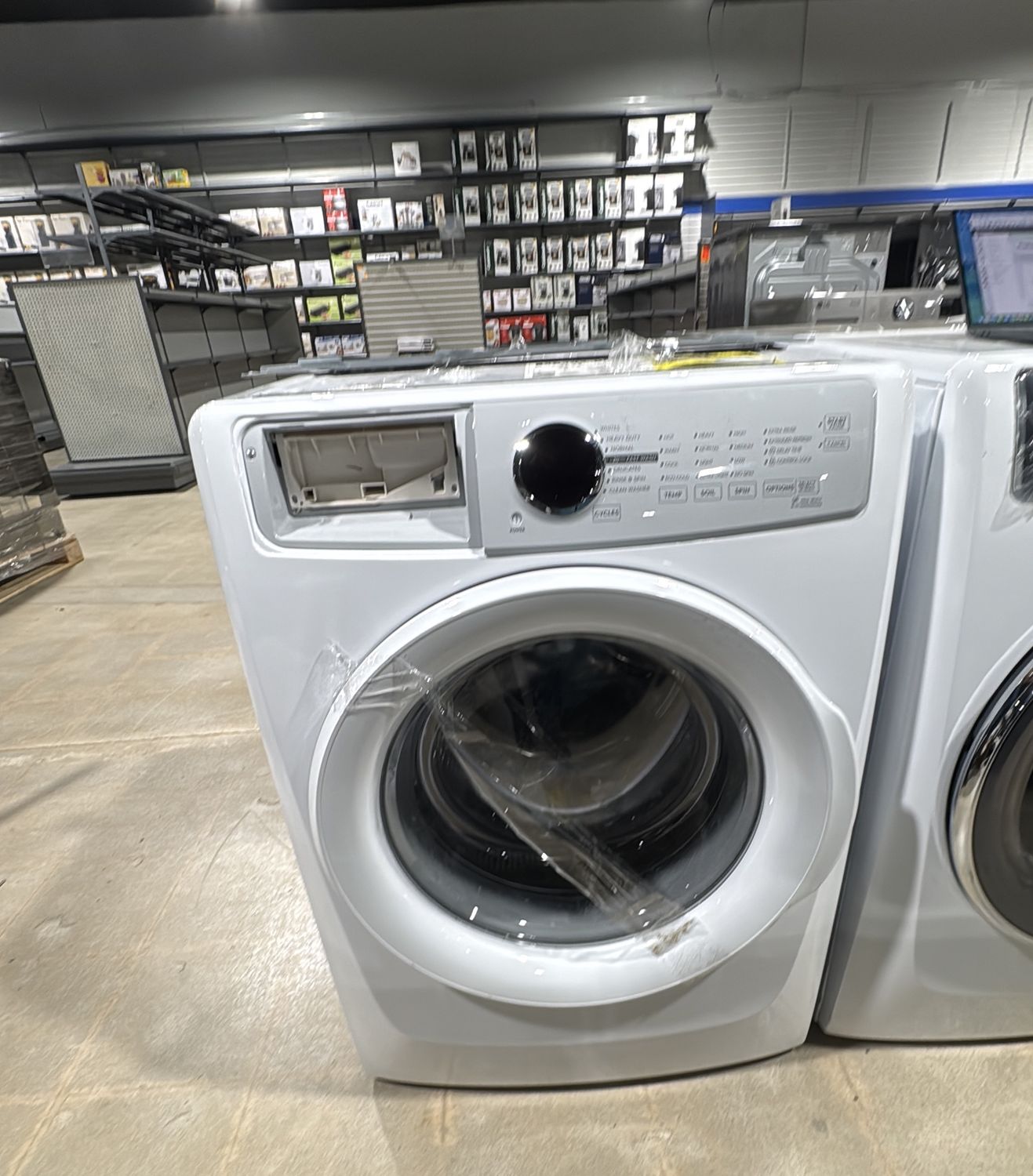 Electrolux EFLW317TIW2 4.3 Cu. Ft. Front Load Washer – White – 120V – Energy Efficient