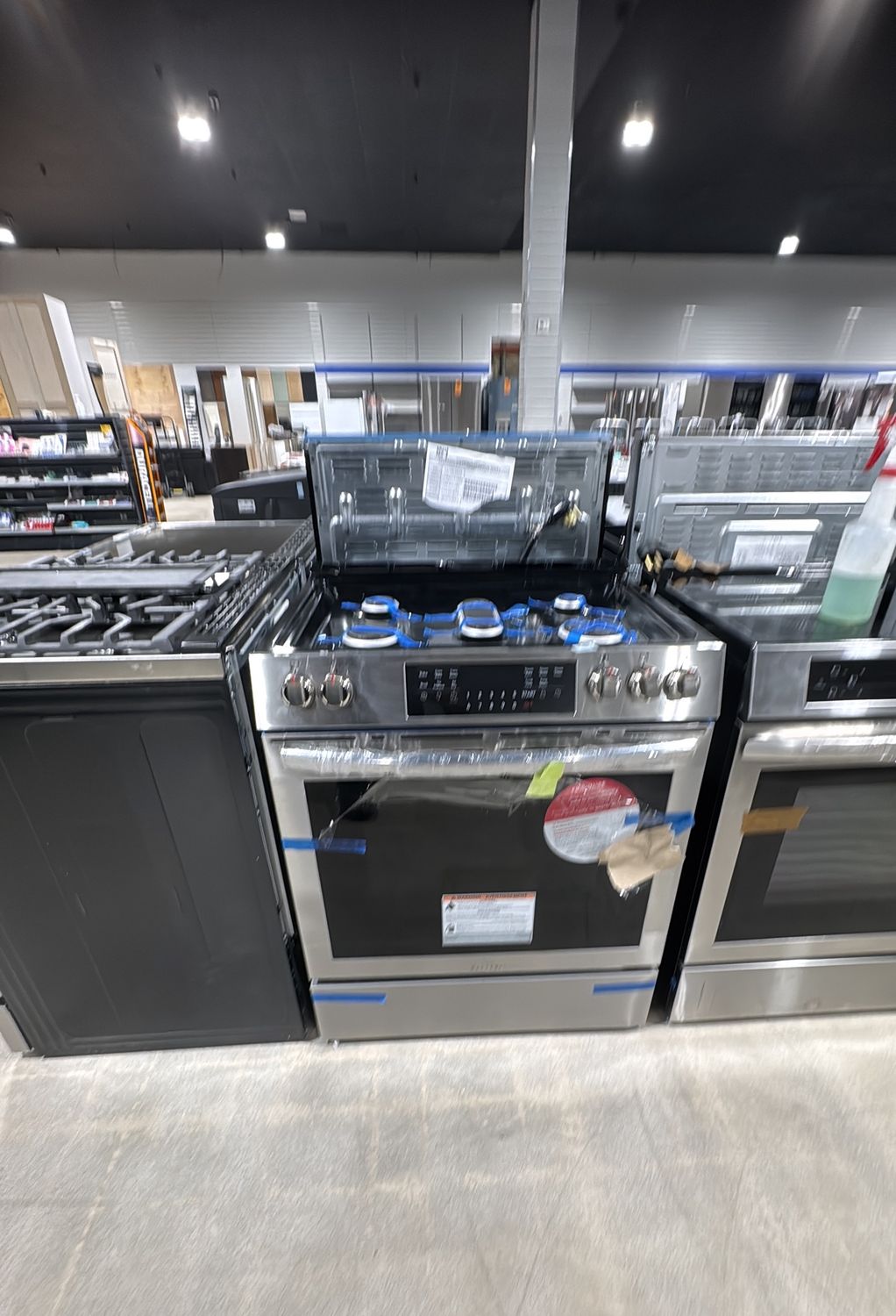 Frigidaire FCFI3083BWA 30” Electric Range with Air Fry – Stainless Steel – Brand New