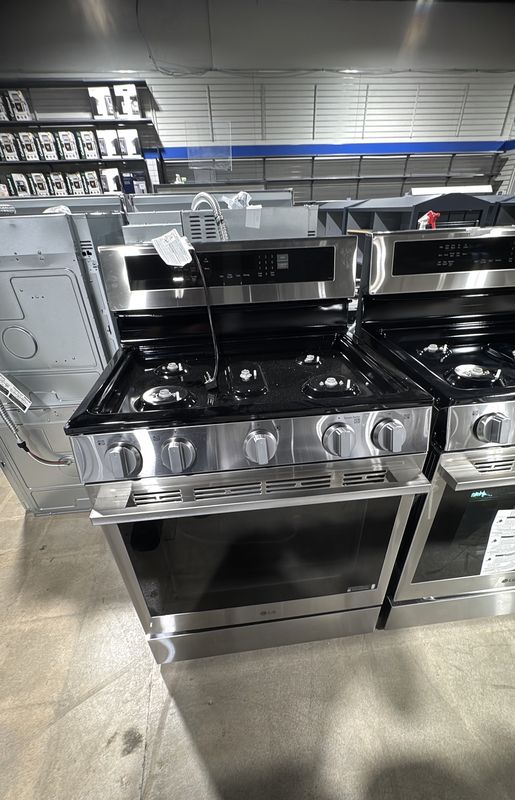 LG 30” Gas Range – 5 Burners – Convection – Air Fry – Stainless Steel – open box