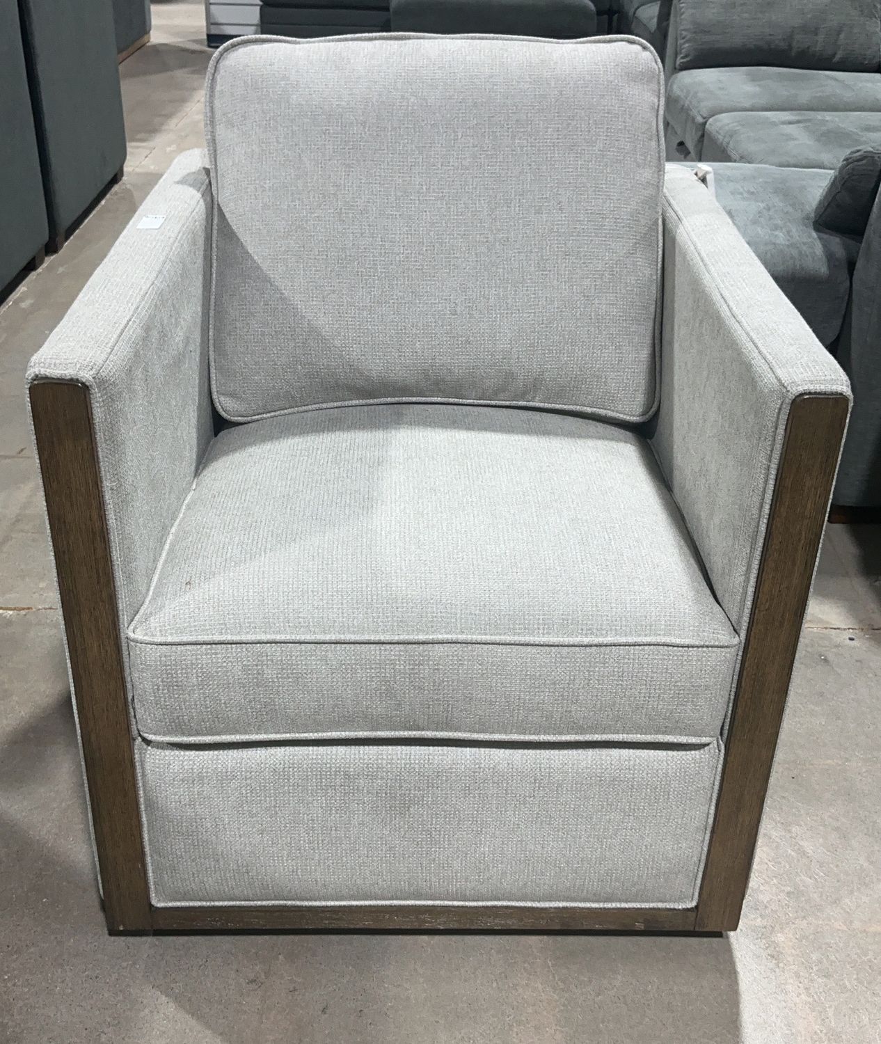 Rockford Upholstered Swivel Accent Chair – Modern Living Room Seating (Used – Good Condition)