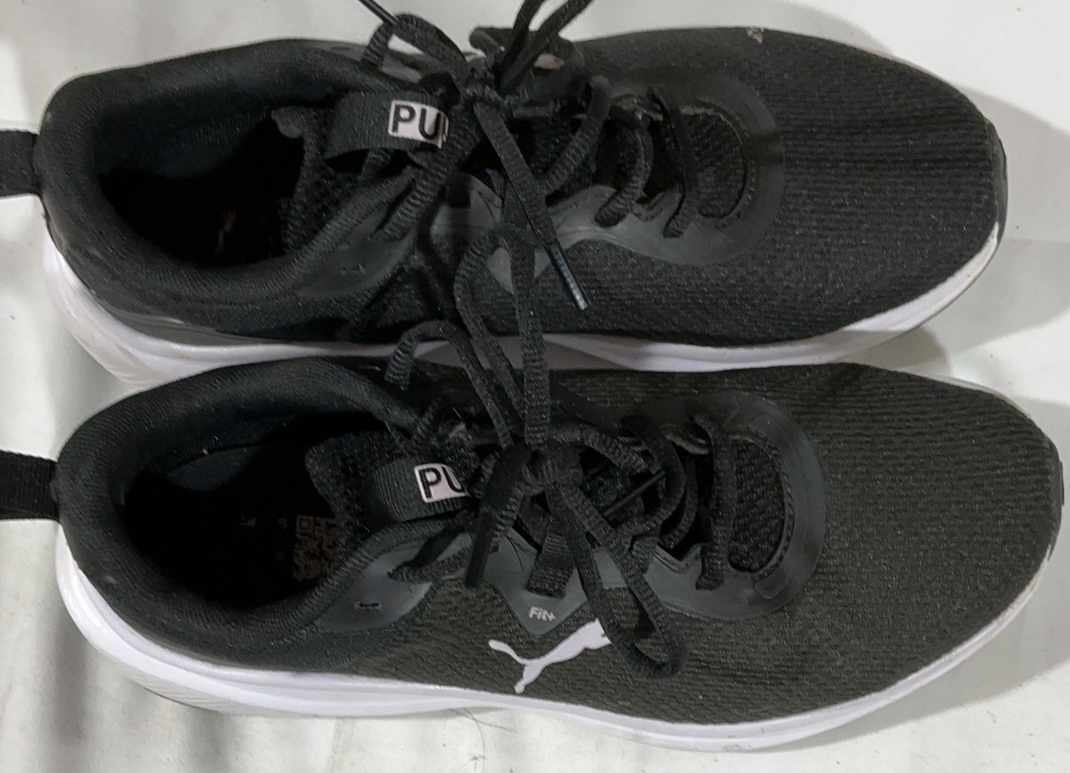 Puma Men’s Athletic Running Shoes – Black/White Size 9 -Open Box