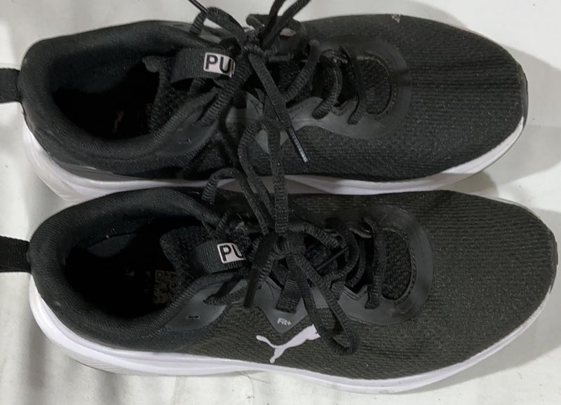 Puma Men’s Athletic Running Shoes – Black/White Size 9 -Open Box