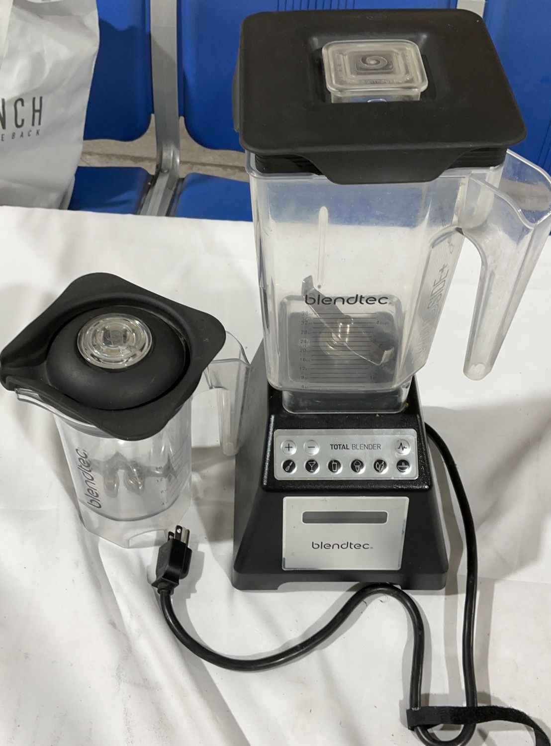 Blendtec Total Blender with WildSide+ Jar &amp; Twister Jar – Black-used