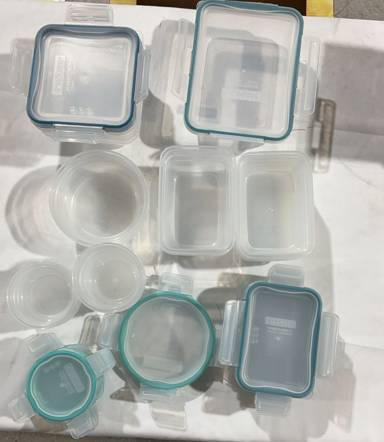 Snapware Airtight Food Storage Container Set – Assorted Sizes with Locking Lids - Used