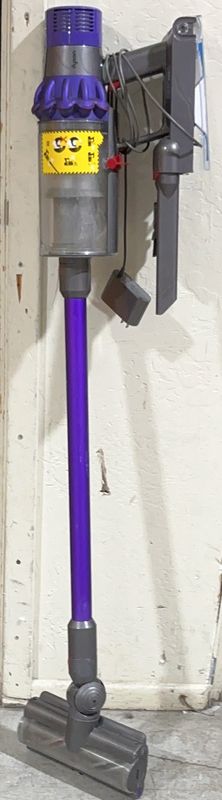 Dyson V10 Cordless Stick Vacuum – Lightweight Bagless Vacuum Cleaner-used