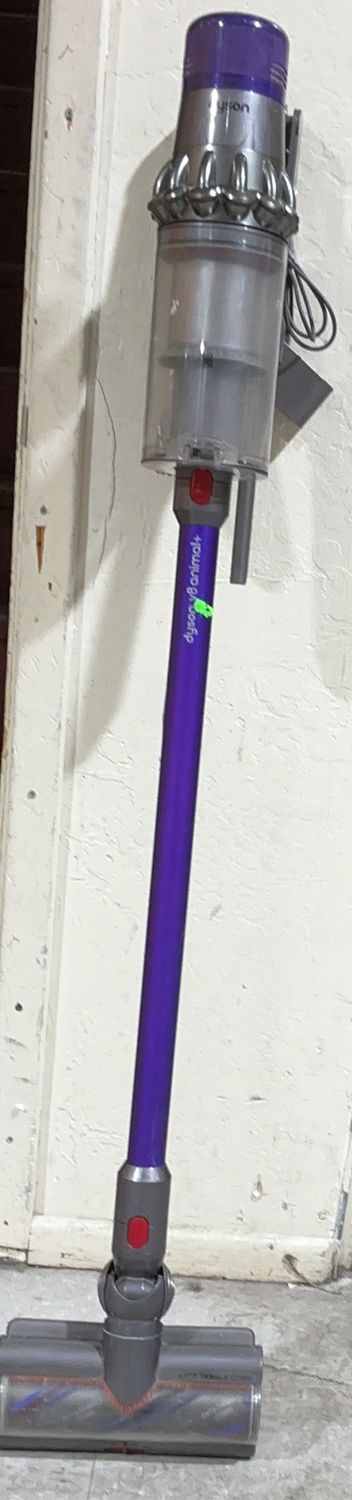 Dyson V11 Cordless Stick Vacuum – High Torque Motorhead with Wall Dock-used