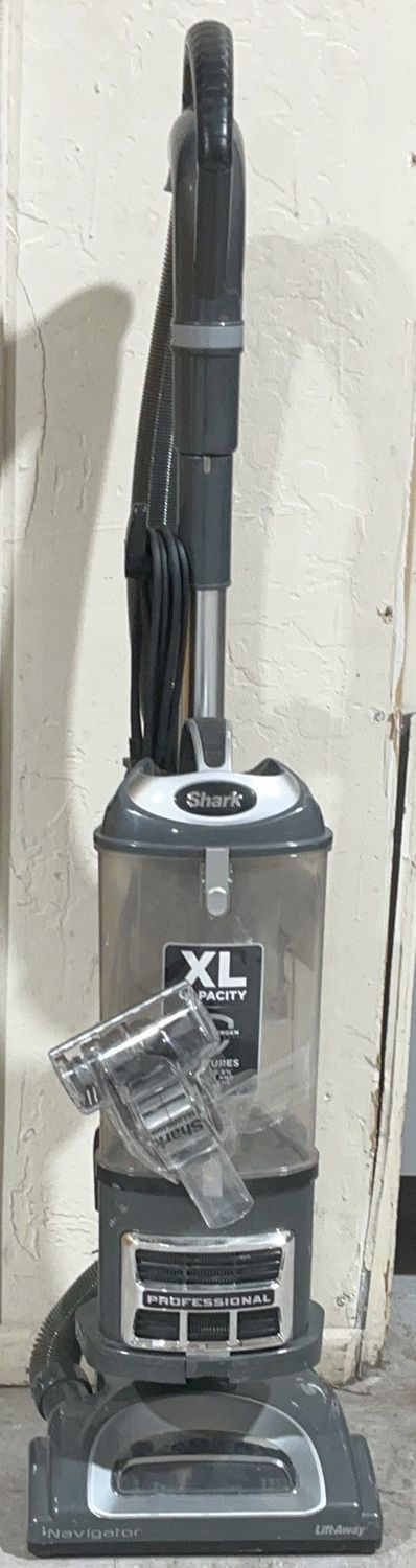 Shark Navigator Professional Upright Vacuum – XL Capacity with Lift-Away-used