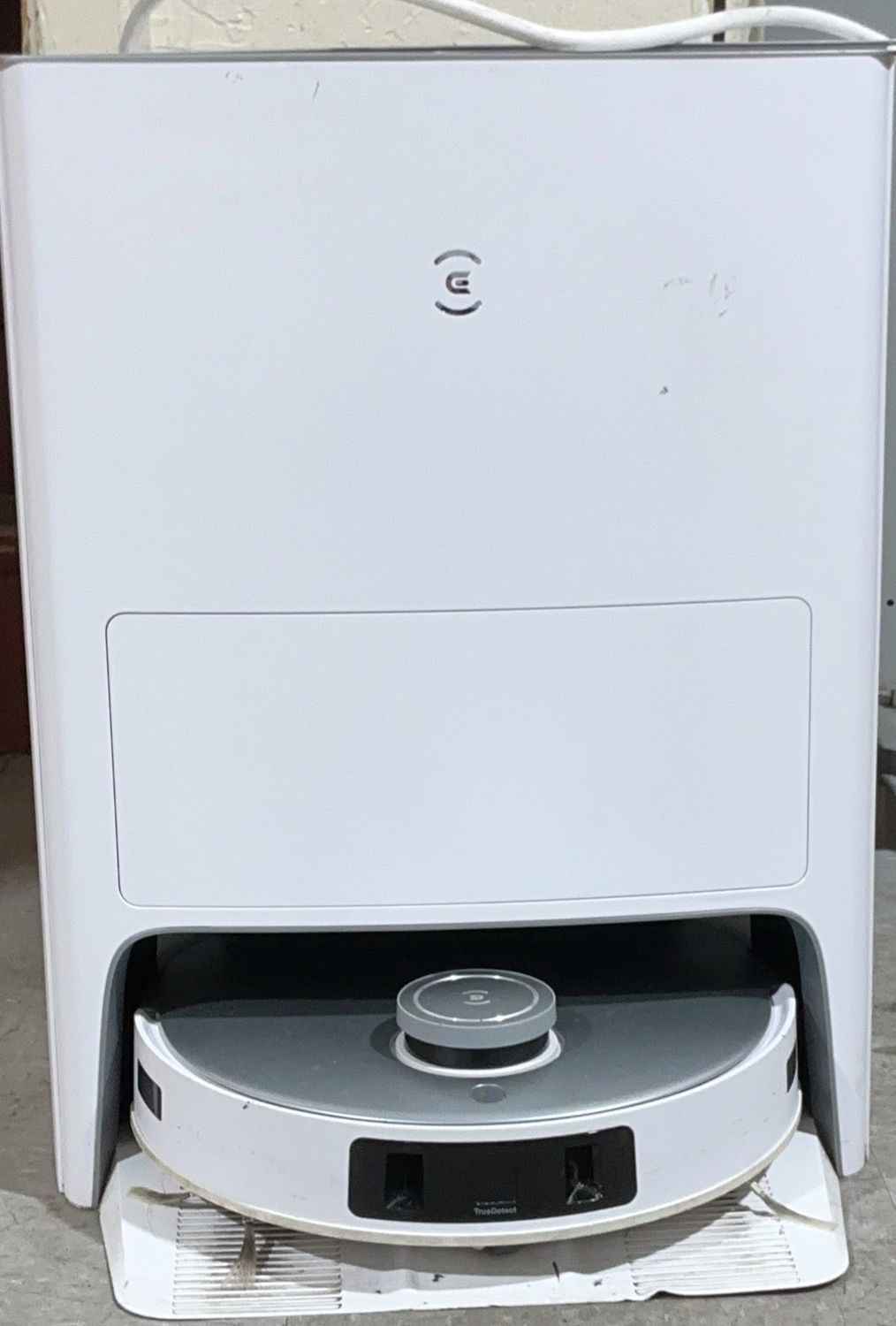 Ecovacs Deebot Robot Vacuum with Auto-Empty Dock – Smart WiFi Cleaning System-used