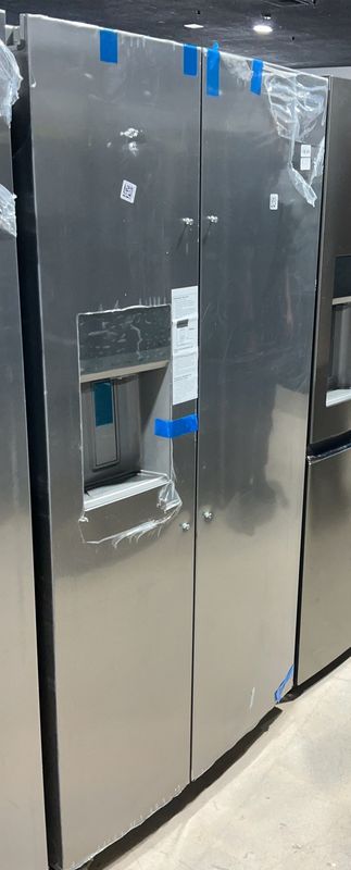 Frigidaire Gallery 26.5 Cu Ft Side-by-Side Refrigerator – Water &amp; Ice Dispenser