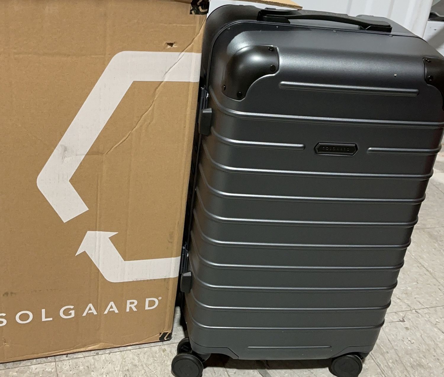 SOLGAARD 24" CHECK-IN | Premium Travel Luggage Collection | Limited Stock | Home Deals | 1897069 like new