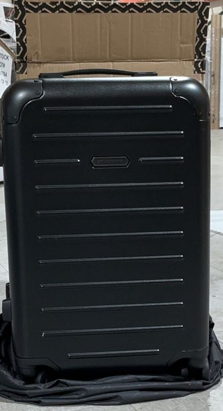 SOLGAARD 22" CARRY-ON | Premium Travel Luggage Collection | Limited Stock | Home Deals | 1897385-Like New
