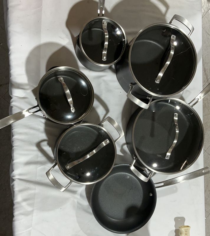 Kirkland Signature 11-Piece Hard Anodized Cookware Set – Nonstick, Glass Lids used