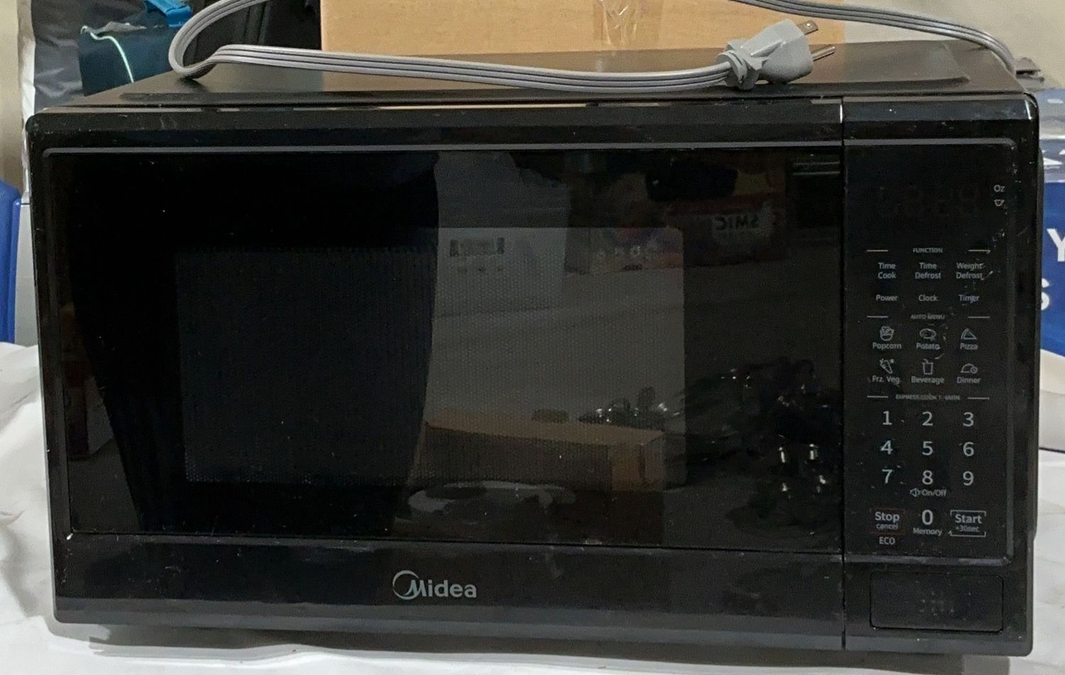 Midea 0.9 Cu. Ft. Countertop Microwave – Compact Design- 6494173 - 6494173 - 34-open box