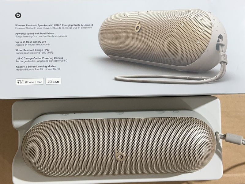 Beats Pill Speaker - Home Audio Speaker - 6553720 open box