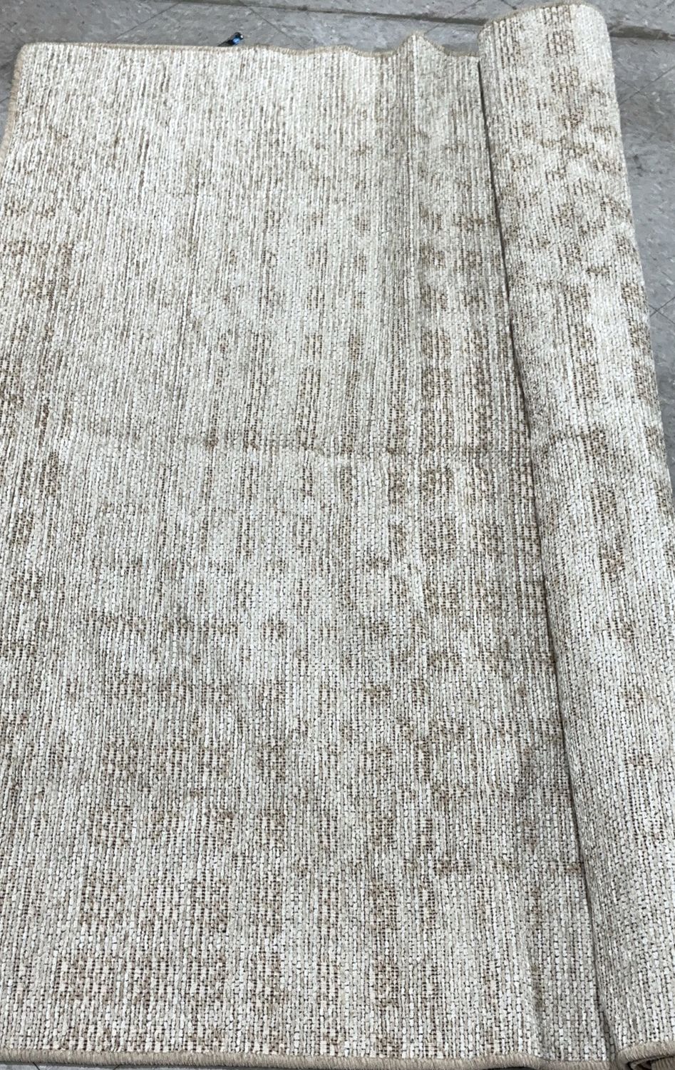 AVANTE 5X7 RUG  Costco Item 1917701-OPEN BOX