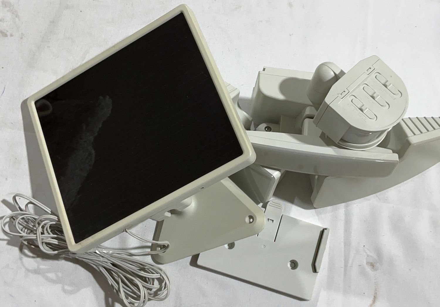 SUNFORCE SOLAR SECURITY  Costco Item 1600329 OPEN BOX