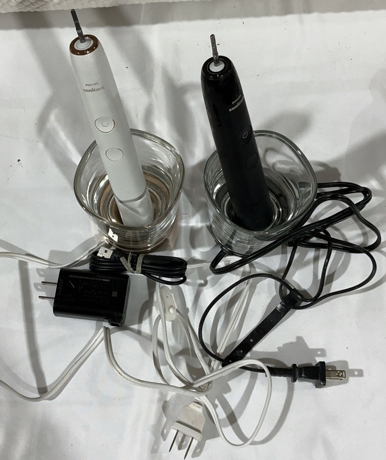 SONICARE DIAMONDCLEAN  Costco Item 3239377-USED